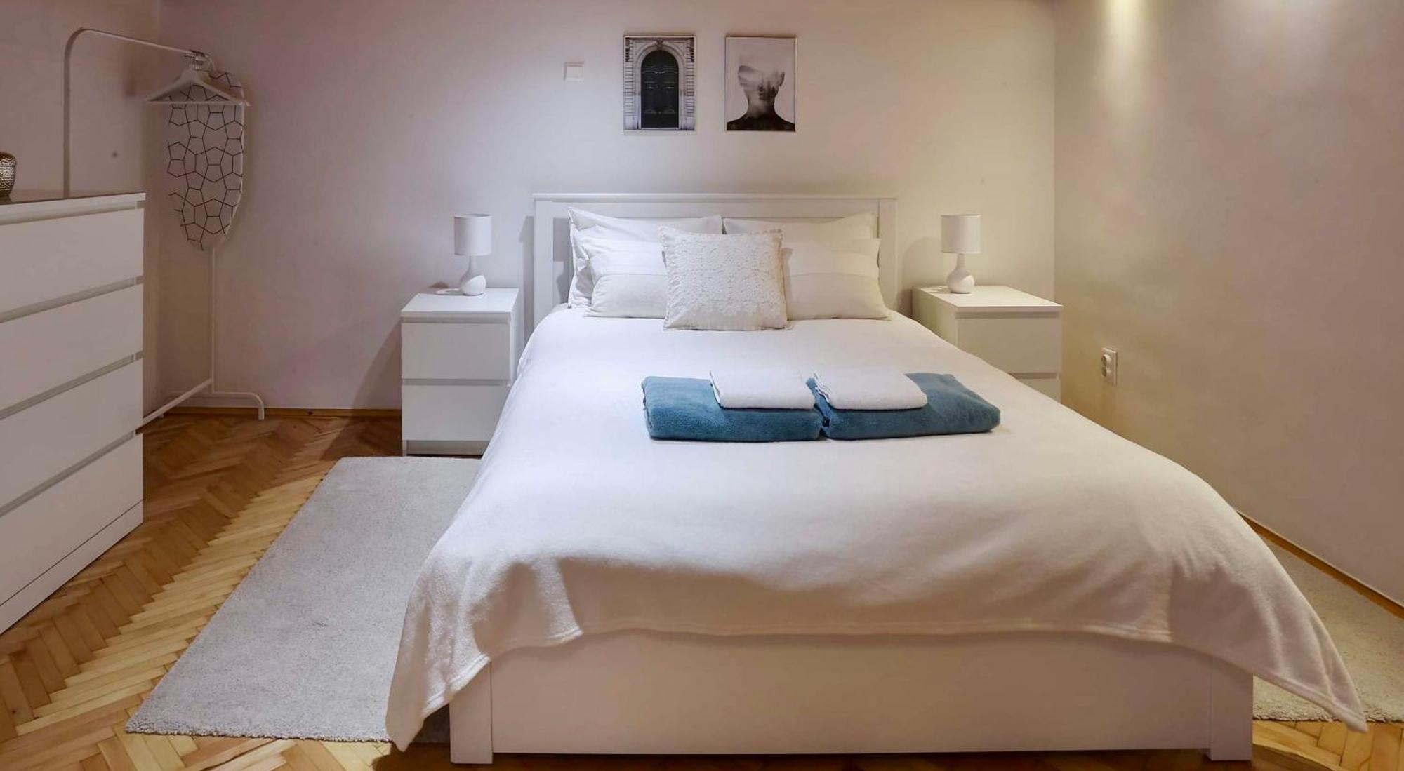 Christie'S Downtown Apartment 布达佩斯 外观 照片